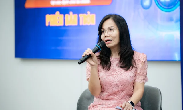 GS.TS Trần Thị V&acirc;n Hoa - Th&agrave;nh vi&ecirc;n Hội đồng l&yacute; luận trung ương, Nguy&ecirc;n Ph&oacute; Hiệu trưởng Trường Đại học Kinh tế quốc d&acirc;n &nbsp;