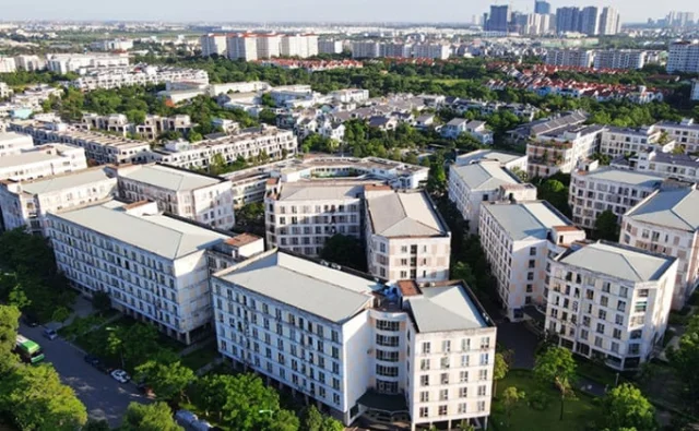L&agrave;o Cai: C&aacute;n bộ đi l&agrave;m tr&ecirc;n 30 km được hưởng nh&agrave; ở x&atilde; hội.
