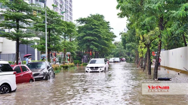 Khu Ngoại giao đoàn thành rốn ngập: Giá nhà cao kỷ lục, mưa lớn phố thành sông - Ảnh 3