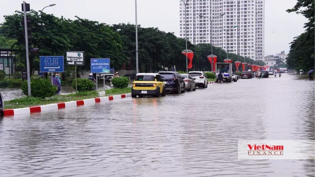 Khu Ngoại giao đoàn thành rốn ngập: Giá nhà cao kỷ lục, mưa lớn phố thành sông - Ảnh 1
