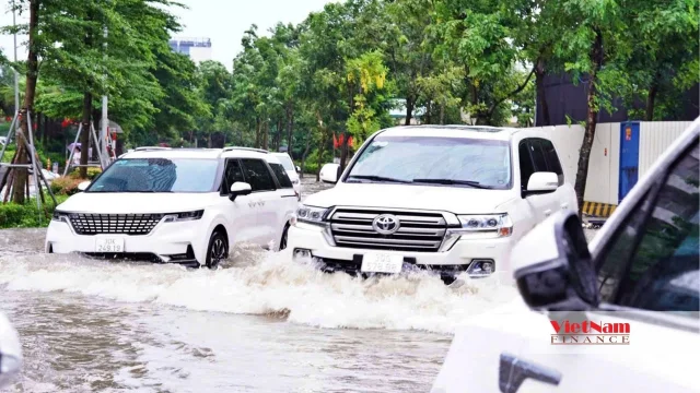 Khu Ngoại giao đoàn thành rốn ngập: Giá nhà cao kỷ lục, mưa lớn phố thành sông - Ảnh 11