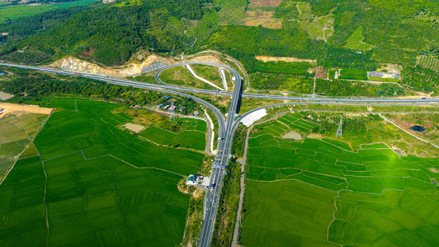 Khải sát cao tốc Vân Phong - Nha Trang trước ngày thông xe toàn tuyến - Ảnh 11