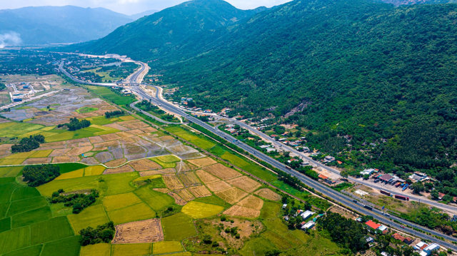 Khải sát cao tốc Vân Phong - Nha Trang trước ngày thông xe toàn tuyến - Ảnh 8