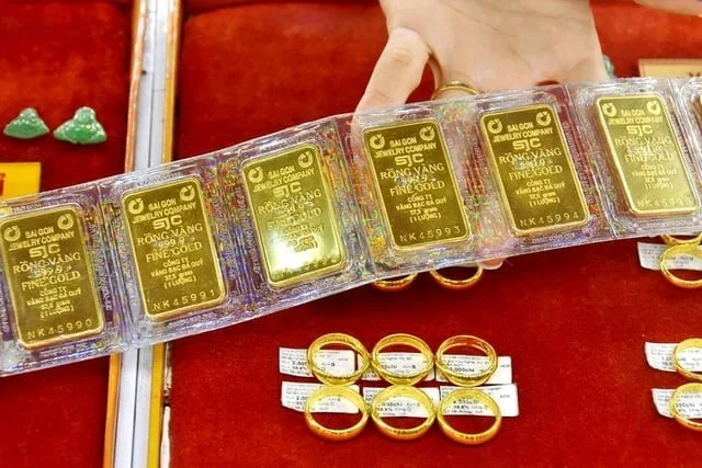 Gi&aacute; v&agrave;ng nhẫn tại Doji cũng tăng 400.000 đồng/lượng ở cả 2 chiều, k&eacute;o gi&aacute; mua - b&aacute;n l&ecirc;n mức 120,6-123,6 triệu đồng/lượng.