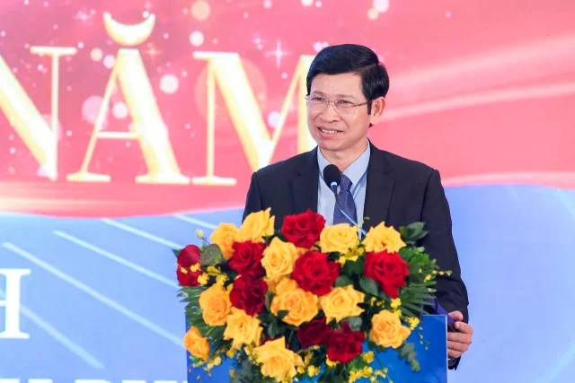 Thứ trưởng Bộ VH-TT&amp;DL cho rằng triển l&atilde;m kh&ocirc;ng chỉ l&agrave; k&ecirc;nh giao thương m&agrave; c&ograve;n gắn chặt với c&ocirc;ng nghiệp văn h&oacute;a, giải tr&iacute; v&agrave; du lịch&nbsp;