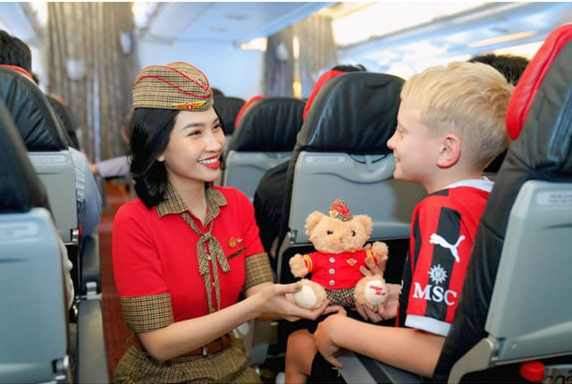 Vietjet đ&atilde; khai th&aacute;c 79.000 chuyến bay, vận chuyển 14,4 triệu h&agrave;nh kh&aacute;ch, đ&oacute;ng g&oacute;p hơn 4.528 tỷ đồng thuế, ph&iacute; cho ng&acirc;n s&aacute;ch nh&agrave; nước.&nbsp;