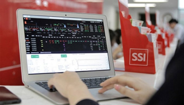 SSI ph&aacute;t h&agrave;nh hơn 104 triệu cổ phiếu, thu về hơn 3.200 tỷ đồng.