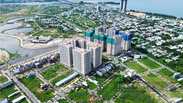 VARS IRE nhận định thị trường nh&agrave; ở x&atilde; hội vẫn đang &ldquo;vướng&rdquo; nhiều điểm nghẽn. Nguồn cung kh&ocirc;ng đ&aacute;p ứng đủ nhu cầu của người thu nhập thấp, song nhiều dự &aacute;n mở b&aacute;n lại kh&oacute; ti&ecirc;u thụ do vướng ba điểm nghẽn lớn. (Ảnh: VARS)