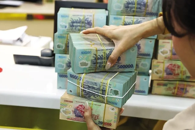 Lãi suất tiết kiệm tới 9,6%, sức ép nào đủ mạnh để giảm lãi vay? - Ảnh 1