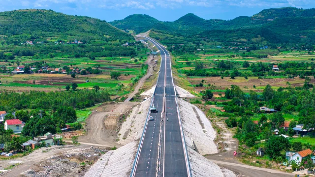 Khảo sát toàn tuyến cao tốc Quy Nhơn - Chí Thạnh trước ngày thông xe - Ảnh 10