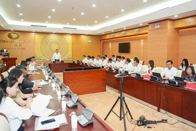 To&agrave;n cảnh cuộc họp (Ảnh: Thời b&aacute;o Ng&acirc;n h&agrave;ng).