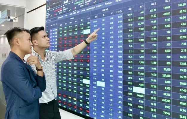 VN-Index tăng gần 10 điểm, cổ phiếu bất động sản, x&acirc;y dựng dẫn s&oacute;ng.