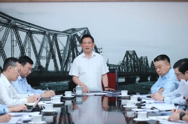 Ph&oacute; thủ tướng Ch&iacute;nh phủ Hồ Đức Phớc đ&atilde; chủ tr&igrave; cuộc họp với Ng&acirc;n h&agrave;ng Nh&agrave; nước v&agrave; c&aacute;c bộ, ng&agrave;nh về điều h&agrave;nh ch&iacute;nh s&aacute;ch tiền tệ, quản l&yacute; thị trường v&agrave;ng.