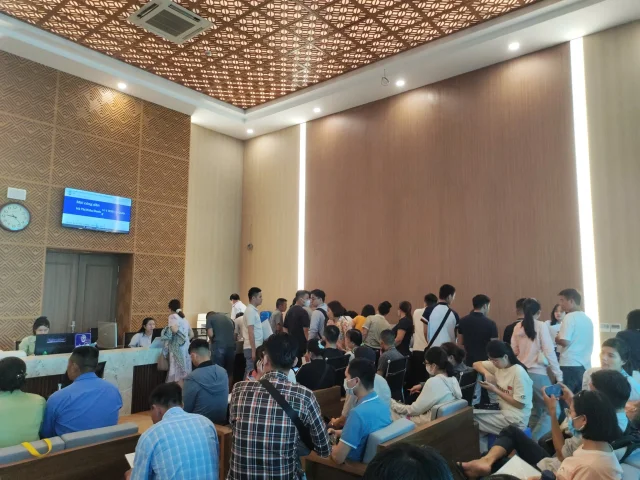 Yêu cầu dân nộp bản photo sổ đỏ: UBND phường căn cứ quy định nào? - Ảnh 2