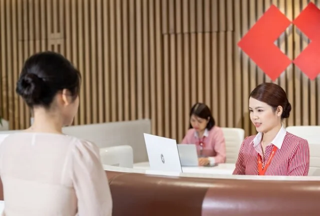 Techcombank cũng vừa c&ocirc;ng bố lợi nhuận qu&yacute; 2 đạt 7.900 tỷ đồng.