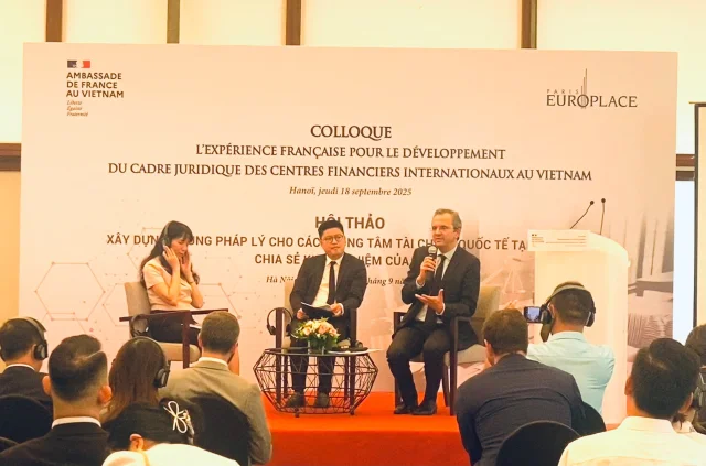 &Ocirc;ng Oliver Vigna, Ph&oacute; Tổng Gi&aacute;m đốc Paris Europlace ph&aacute;t biểu tại hội thảo.&nbsp;