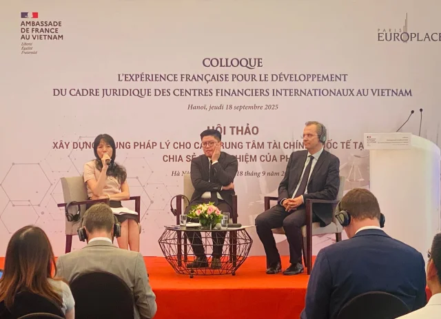 B&agrave; Đ&agrave;o Thanh Hương - Ph&oacute; Cục trưởng Cục Đầu tư nước ngo&agrave;i (Bộ T&agrave;i ch&iacute;nh) ph&aacute;t biểu tại hội thảo.